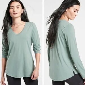 Athleta Essential V-Neck Long Sleeve Top Seafoam Green Size Medium